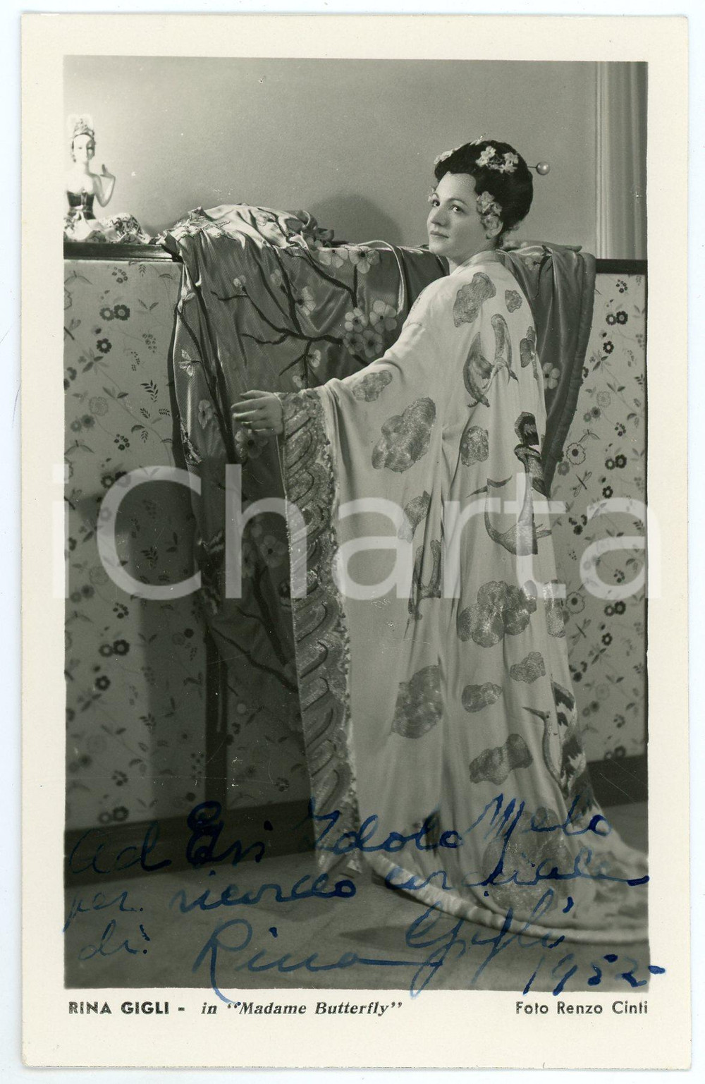 1952 Soprano Rina GIGLI - "Madame Butterfly" - Foto con AUTOGRAFO 10x15 cm Fotografia d'epoca, con messaggio autografo. CONDIZIONI: GFORMATO: 10x15 cmFOTOGRAFO: Renzo Cinti     originale e autentica 1