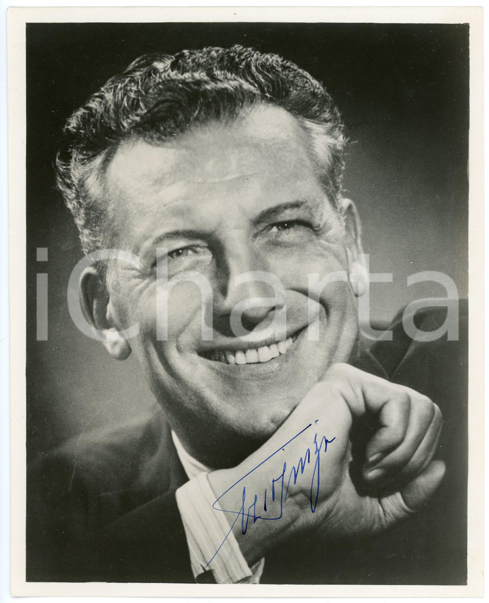 1950 ca LIRICA Basso Ezio PINZA - Foto con AUTOGRAFO 20x25 cm Fotografia d'epoca, con autografo. CONDIZIONI: P (piegature al lato destro e al centro)FORMATO: 20x25 cm    originale e autentica 1