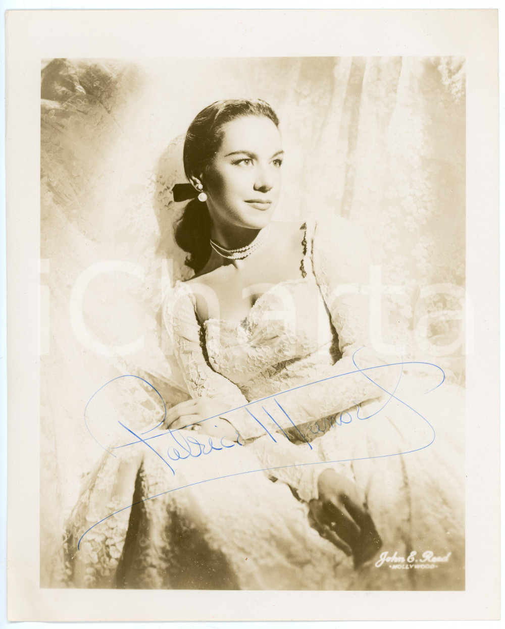 1950 ca Patrice MUNSEL American soprano - AUTOGRAPHED photo 20x25 cm Fotografia d'epoca, con autografo. CONDIZIONI: P (piccole impressioni marginali; piegature all'angolo inferiore sinistro)FORMATO: 20x25 cm     originale e autentica 1