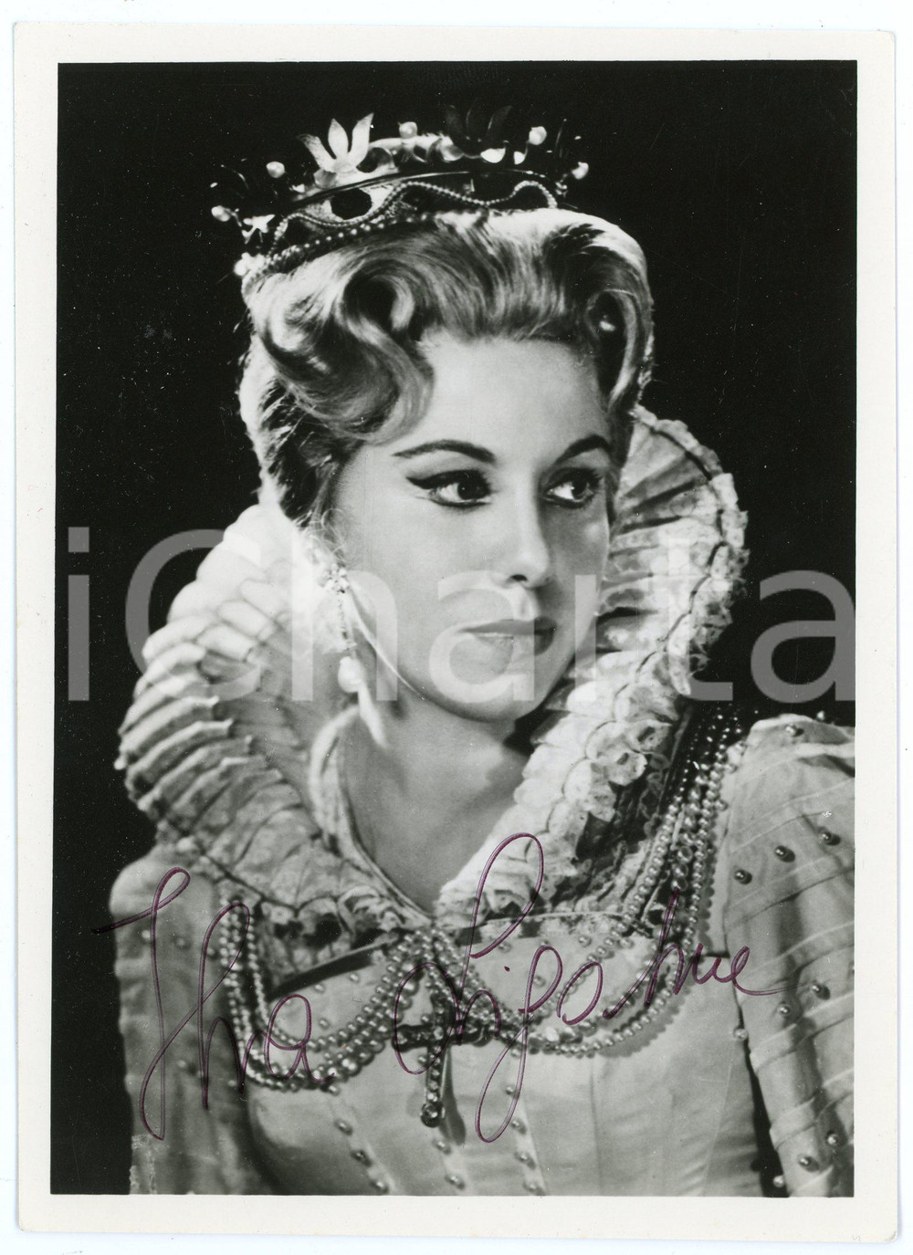 1972 Ilva LIGABUE soprano - "Don Carlo" - AUTOGRAPHED Photo 13x18 cm Fotografia d'epoca, con autografo. CONDIZIONI: GFORMATO: 13x18 cm     originale e autentica 1