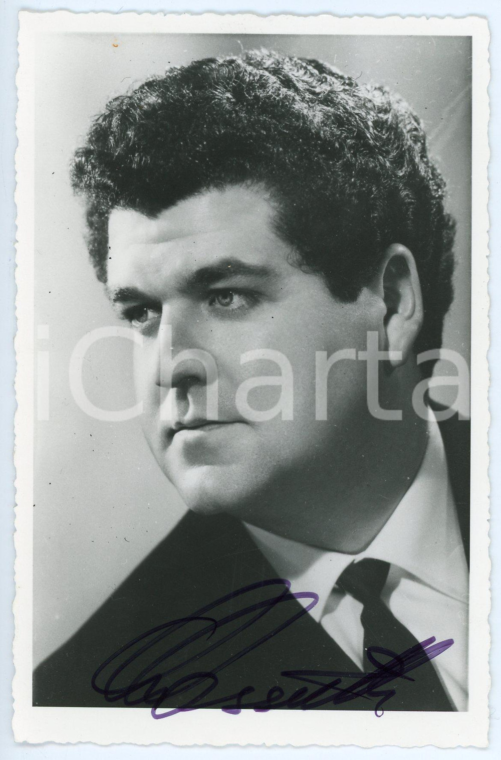 1967 Carlo COSSUTTA tenor - Portrait - AUTOGRAPHED Photo 9x14 cm Fotografia seriale d'epoca, con autografo. CONDIZIONI: GFORMATO: 9x14 cm     originale e autentica 1
