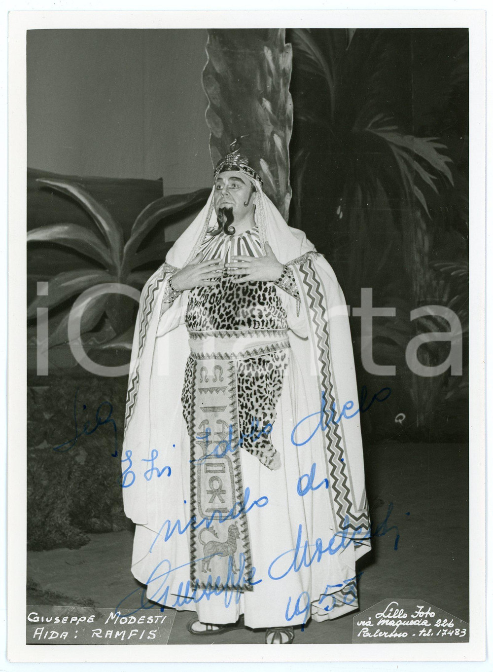 1958 PALERMO Basso Giuseppe MODESTI in "Aida" - Foto con AUTOGRAFO 13x18 cm Fotografia d'epoca, con autografo. CONDIZIONI: G FORMATO: 13x18 cm    originale e autentica 1