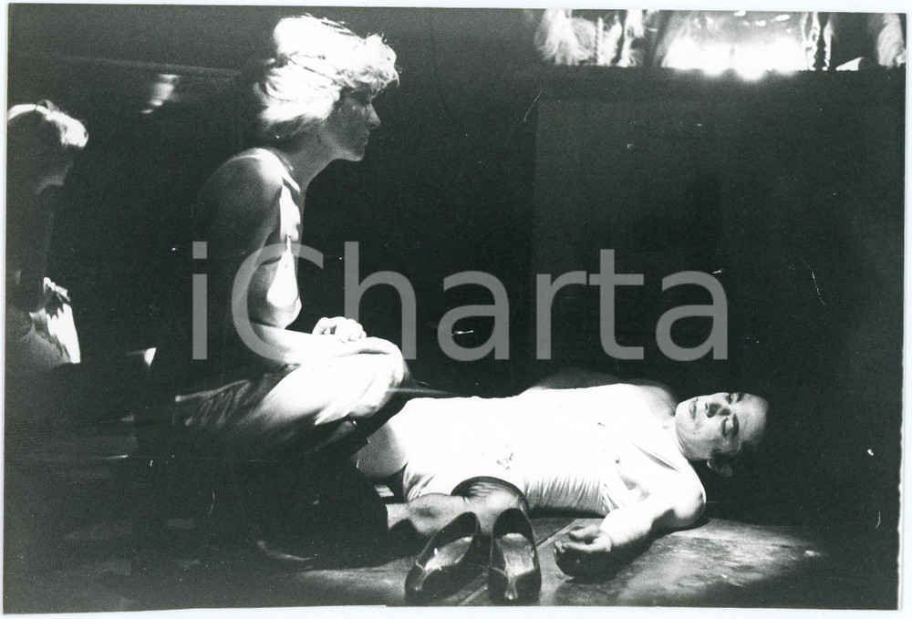 1980 ca TEATRO ITALIA - Spettacolo - Foto di scena 18x13 cm (2)  Fotografia originale. GOOD/buono  Formato: 18x13 originale e autentica 1