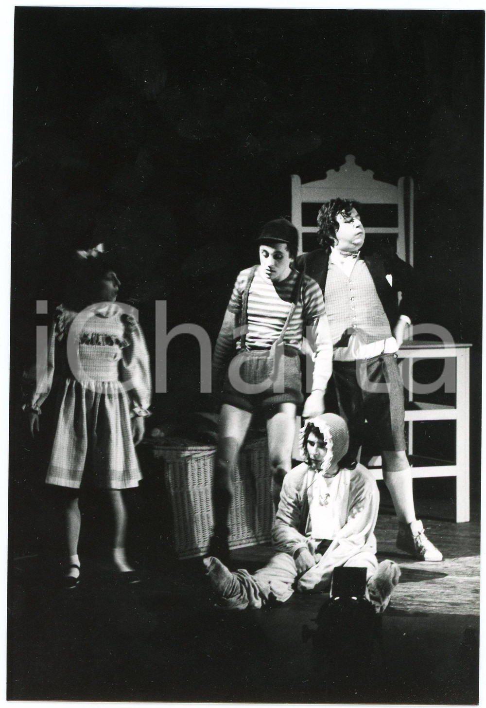 1980 ca TEATRO ITALIA - Spettacolo - Foto di scena 13x18 cm (5)  Fotografia originale.FOTOGRAFO: Studio Pedrotti - Bolzano GOOD/buono  Formato: 13x18 cm originale e autentica 1