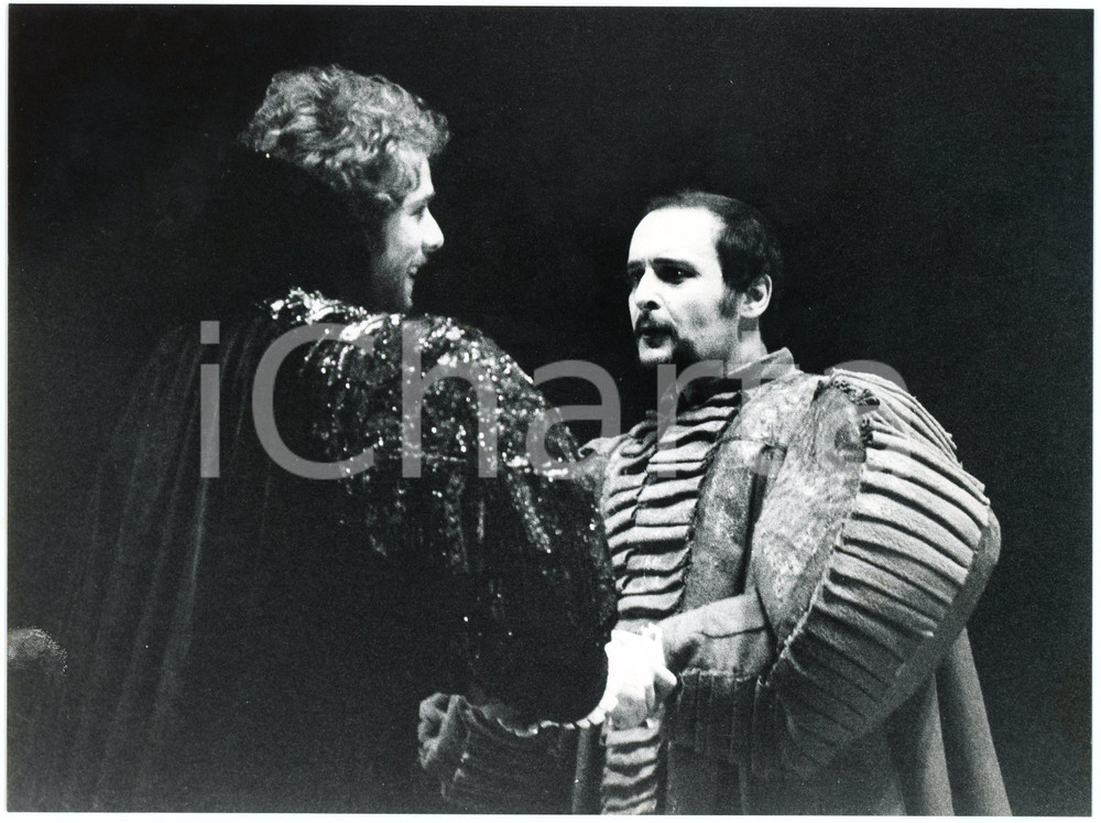 1970 ca TEATRO ITALIA Attori- Ritratto - Foto di scena 24x18 cm  Fotografia originale. GOOD/buono  Formato: 24x18 cm originale e autentica 1