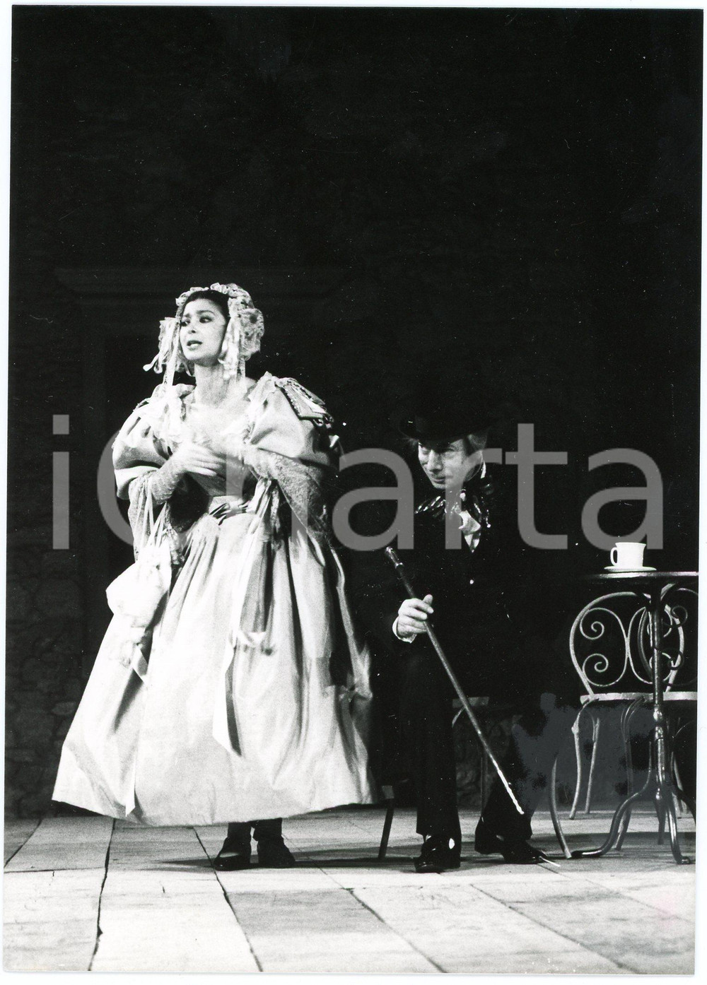 1980 TEATRO "La trilogia di Ludro" Antonella MUNARI Ernesto CALINDRI *Foto 13x18  Fotografia originale, con didascalia al verso.FOTOGRAFO: Fotostudio Piessedue - Savona GOOD/buono  Formato: 13x18 cm originale e autentica 1