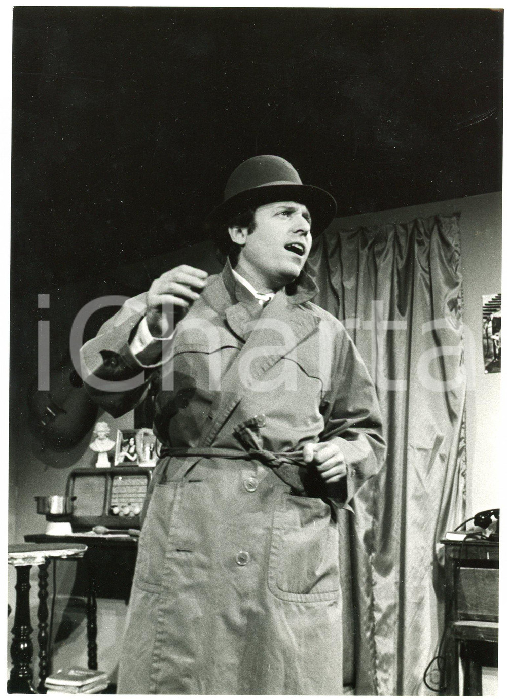 1978 MILANO TEATRO GEROLAMO - Maurizio MICHELI in "Mi voleva Strehler" Foto  Fotografia originale, con didascalia al verso. GOOD/buono  Formato: 13x18 cm originale e autentica 1