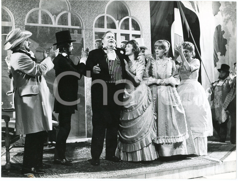 1970 ca ITALIA TEATRO Spettacolo - Foto di scena 24x18 cm (5)  Fotografia originale. GOOD/buono  Formato: 24x18 cm originale e autentica 1