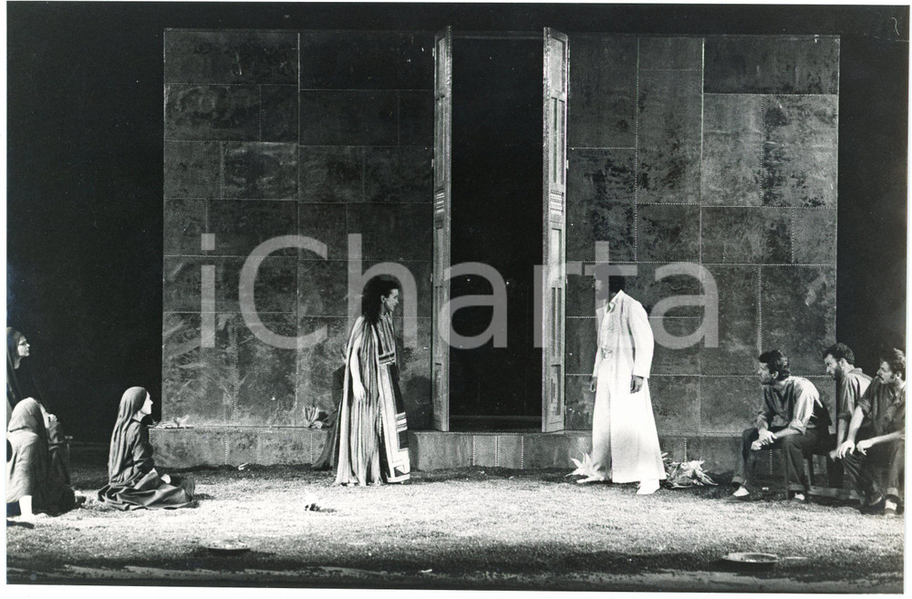 1981 BARCELONA TEATRO "Medea" - Nuria ESPERT -  Foto di scena (1)  Fotografia originale, con didascalia al verso. GOOD/buono  Formato: 24x15 cm originale e autentica 1