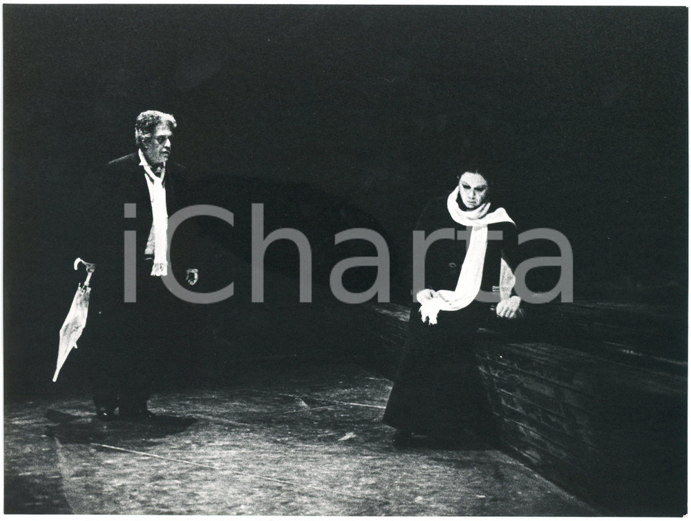 1976 TEATRO Valeria MORICONI Franco ENRIQUEZ "Le notti bianche" Dostoevskij  Fotografia originale, con didascalia al verso. FAIR/discreto bassa qualitÃ  della carta Formato: 24x18 cm originale e autentica 1