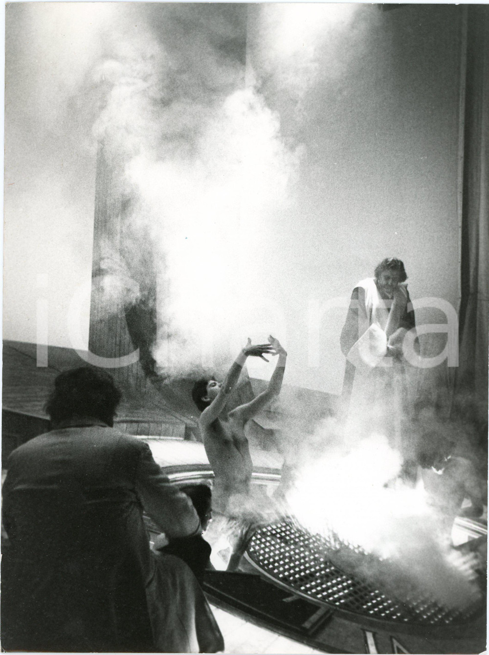 1970 ca TEATRO ITALIA Spettacolo - Foto di scena 18x24 cm (4)  Fotografia originale. GOOD/buono  Formato: 18x24 cm originale e autentica 1