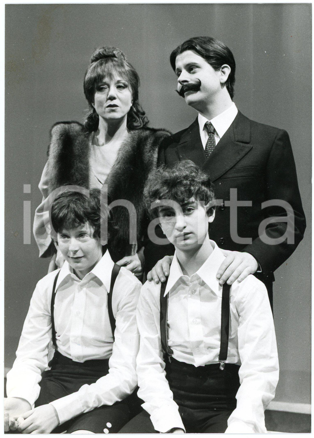 1980 ca TEATRO ITALIA - Scena di famiglia - Foto 13x18 cm  Fotografia originale. GOOD/buono  Formato: 13x18 cm originale e autentica 1