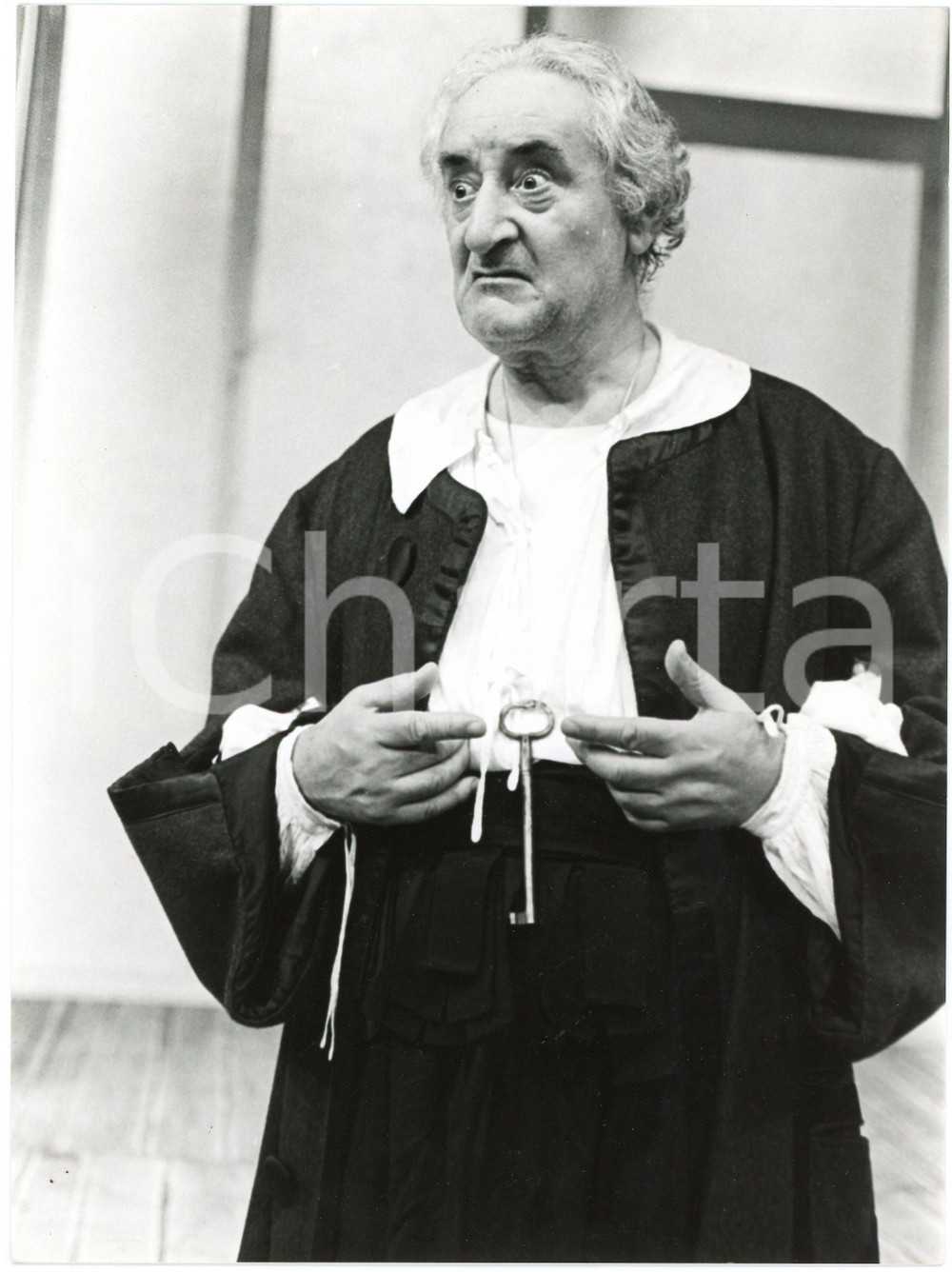 1970 ca TEATRO ITALIA Attore - Foto di scena 18x24 cm  Fotografia originale. GOOD/buono  Formato: 18x24 cm originale e autentica 1