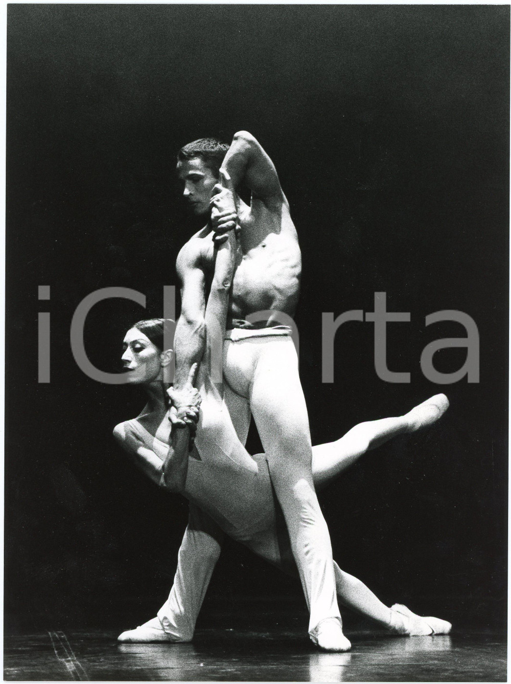1983 DANZA MILANO SCALA "Divertissement" Luciana SAVIGNANO Gilles COCHINAIRE Fotografia originale, con didascalia al verso. GOOD/buono  Formato: 18x24 cm originale e autentica 1