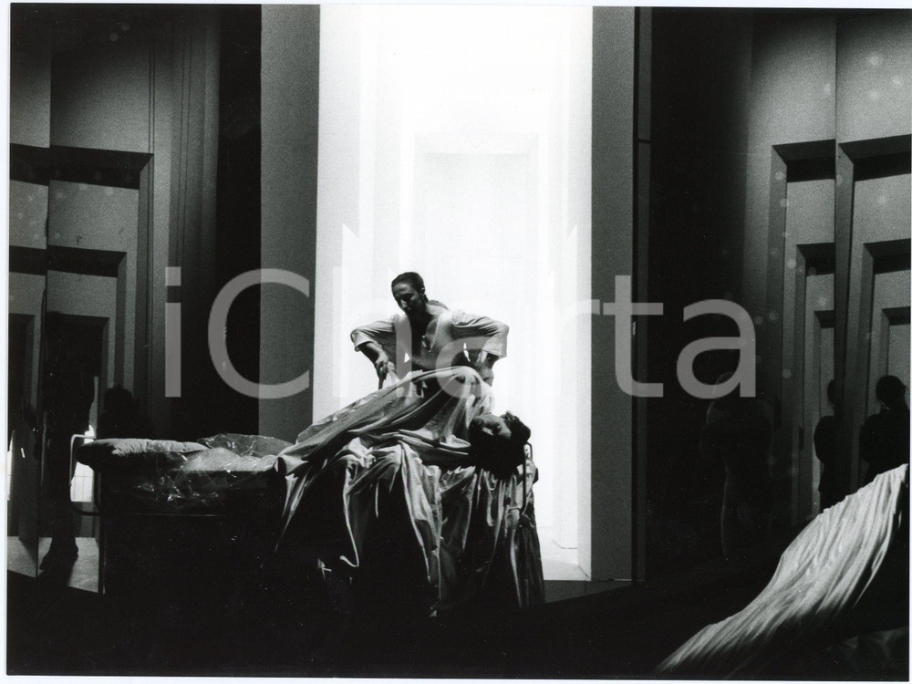 1983 MILANO TEATRO ALLA SCALA "Lohengrin" - Gabriella BARTOLOMEI - Foto (2)  Fotografia originale, con didascalia al verso. GOOD/buono  Formato: 24x18 cm originale e autentica 1