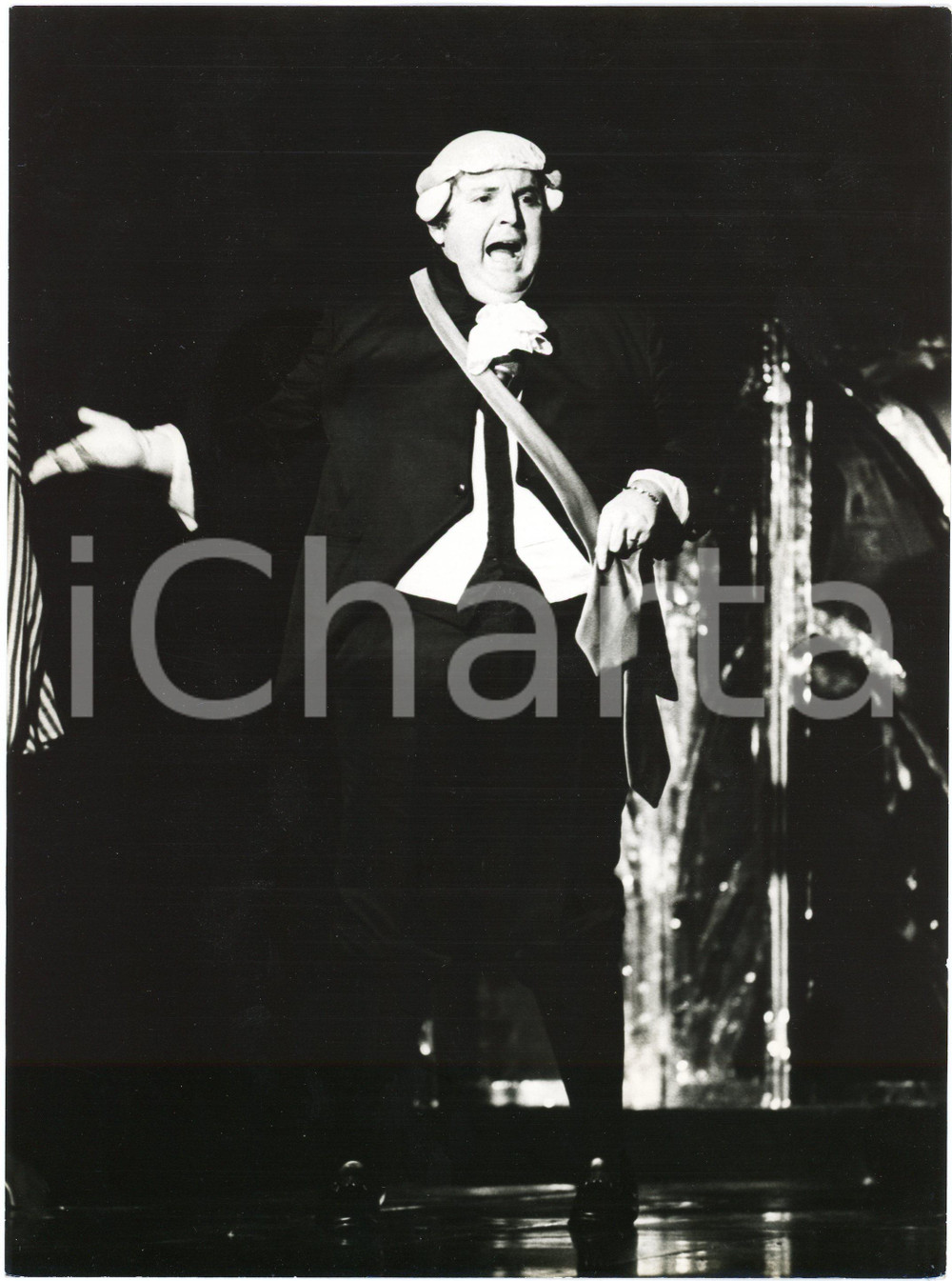 1985 ca BRAZIL - TEATRO - Jo SOARES - Un personaggio - Foto di scena (5)  Fotografia originale. GOOD/buono  Formato: 18x24 cm originale e autentica 1