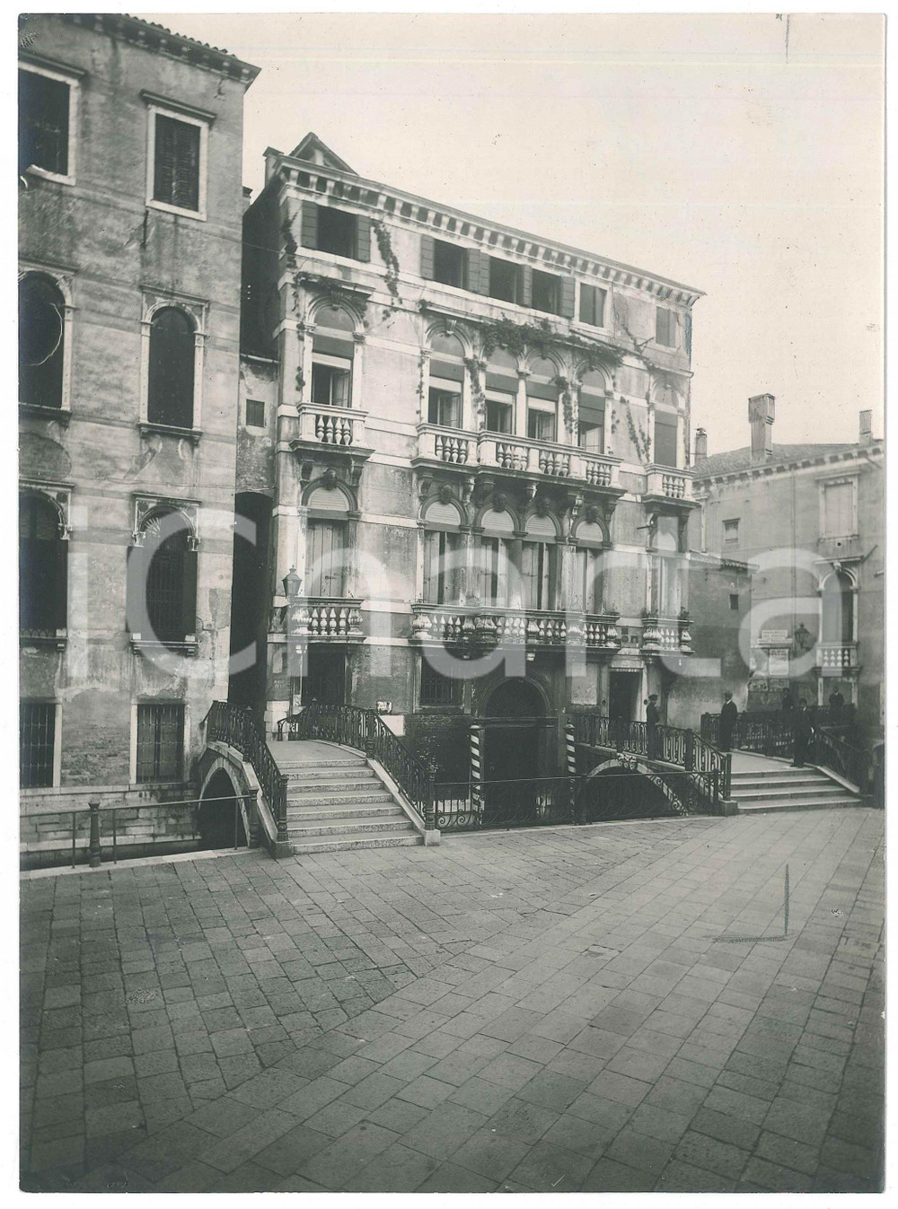 1925 ca VENEZIA - Palazzo AVOGADRO - Foto ANIMATA 17x23 cm  Fotografia d'epoca, su carta sottile. GOOD/buono  Formato: 17x23 cm originale e autentica 1