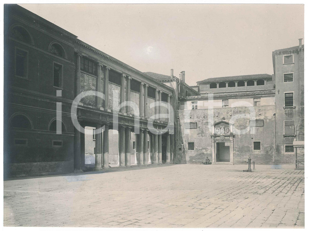 1925 ca VENEZIA - Palazzo GRITTI o Della Nunziatura - Foto DANNEGGIATA 23x17 cm  Fotografia d'epoca, su carta sottile. VERY POOR/gravemente danneggiato ritocchi manuali; evidente piegatura verticale Formato: 23x17 cm originale e autentica 1