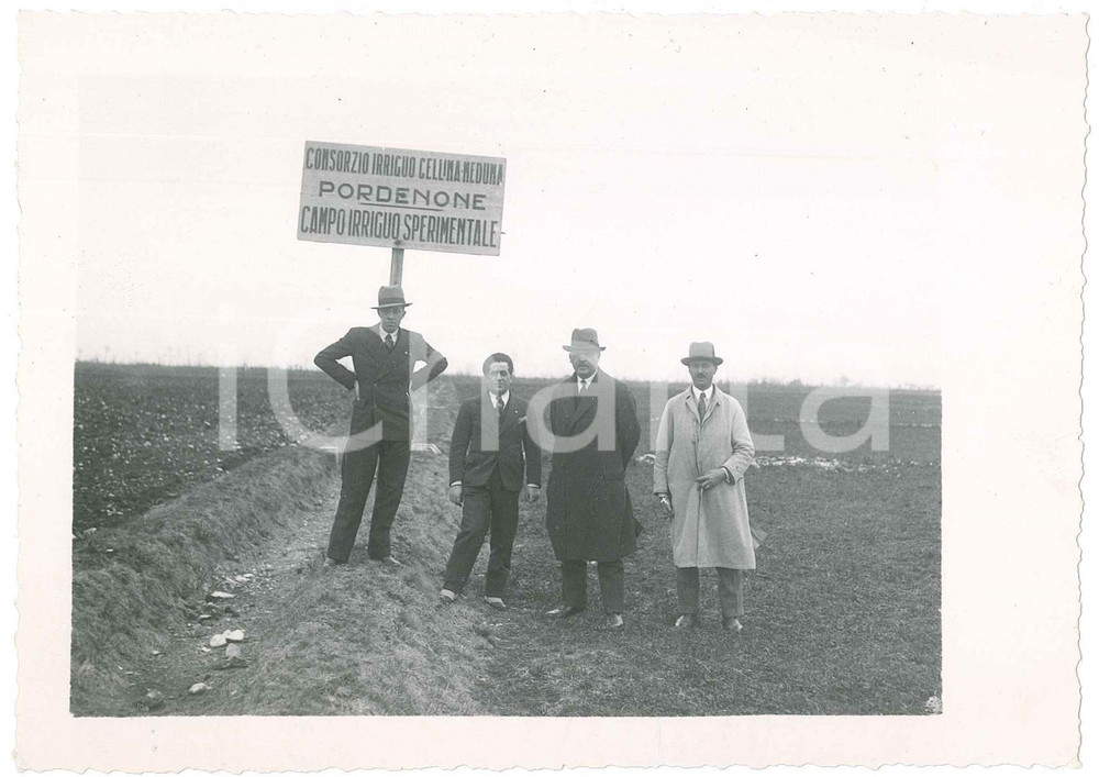 1934 PORDENONE Consorzio Irriguo CELLINA-NEDUNA Campo irriguo sperimentale *Foto  Fotografia d'epoca, con didascalia manoscritta al verso.FOTOGRAFO: Pietro Pollini GOOD/buono  Formato: 16x12 cm originale e autentica 1
