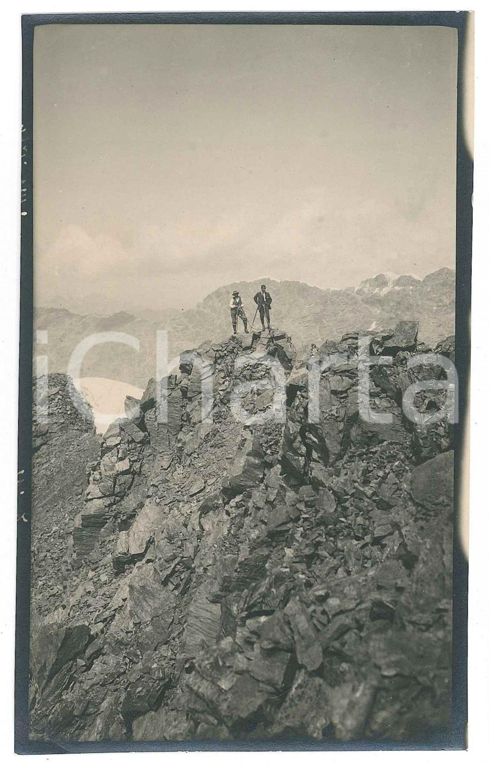 1905 ca VALLE ANZASCA - VALSESIA (?) Alpinista Vittorio RONCHETTI in vetta Foto Fotografia d'epoca.FOTOGRAFO: Dr. Vittorio Ronchetti - Milano FAIR/discreto Lievi smussature agli angoli Formato: 14x9 originale e autentica 1