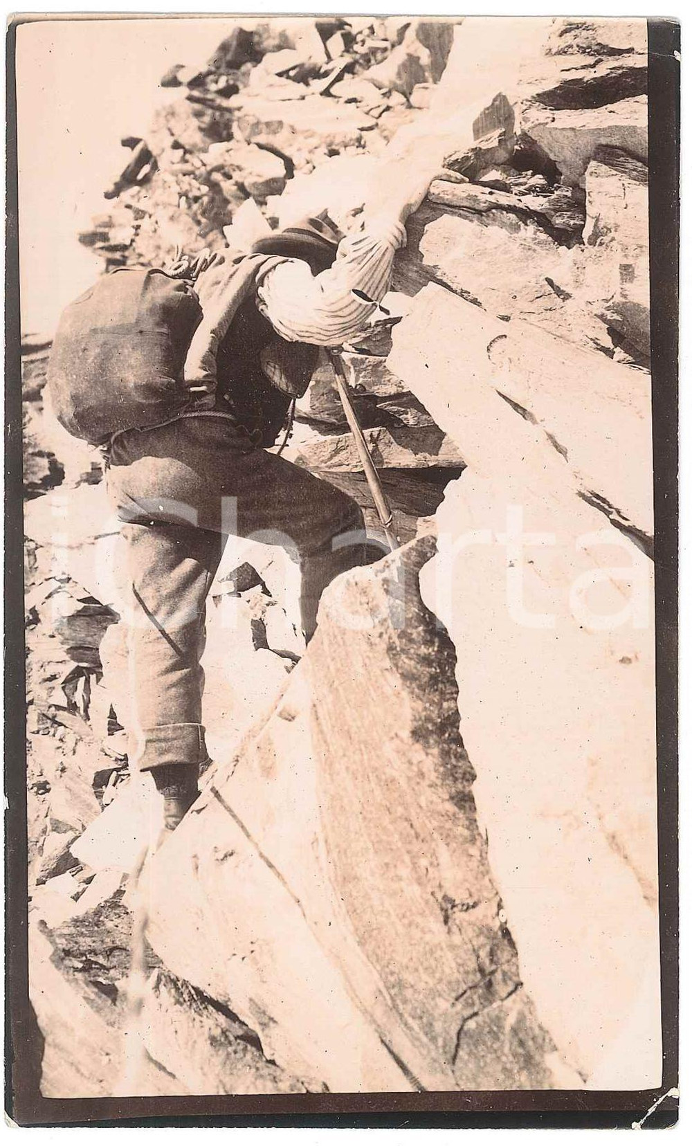 1905 VALSESIA Alpinista sulla Parrotspitze PUNTA PARROT Fotografia 9x14 cm Fotografia d'epoca.FOTOGRAFO: Dr. Vittorio Ronchetti - Milano FAIR/discreto Lievi smussature agli angoli Formato: 9x14 originale e autentica 1