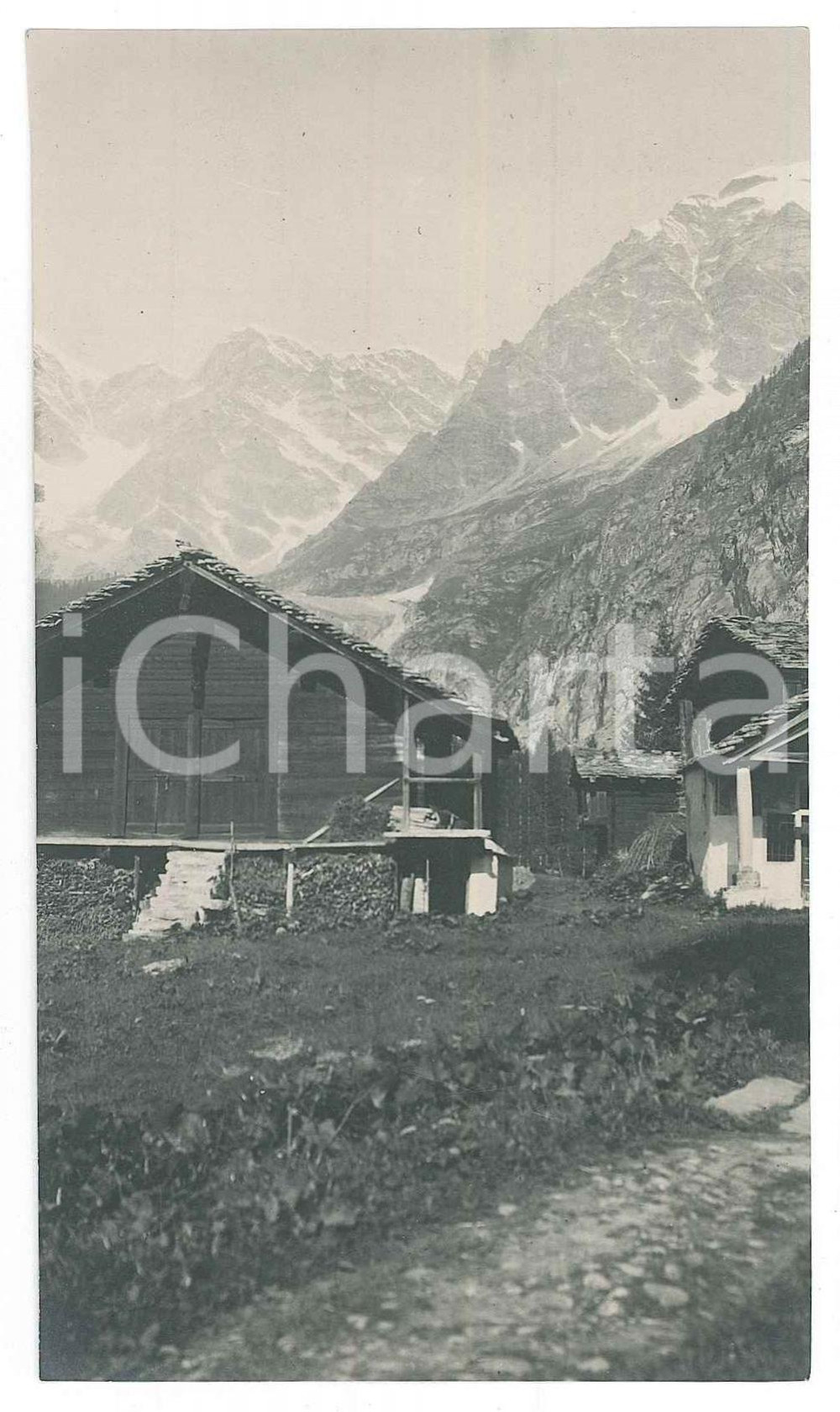 1900 ca ALPI Veduta con case di montagna - Fotografia anonima 7x13 cm  Fotografia d'epoca. GOOD/buono  Formato: 7x13 originale e autentica 1