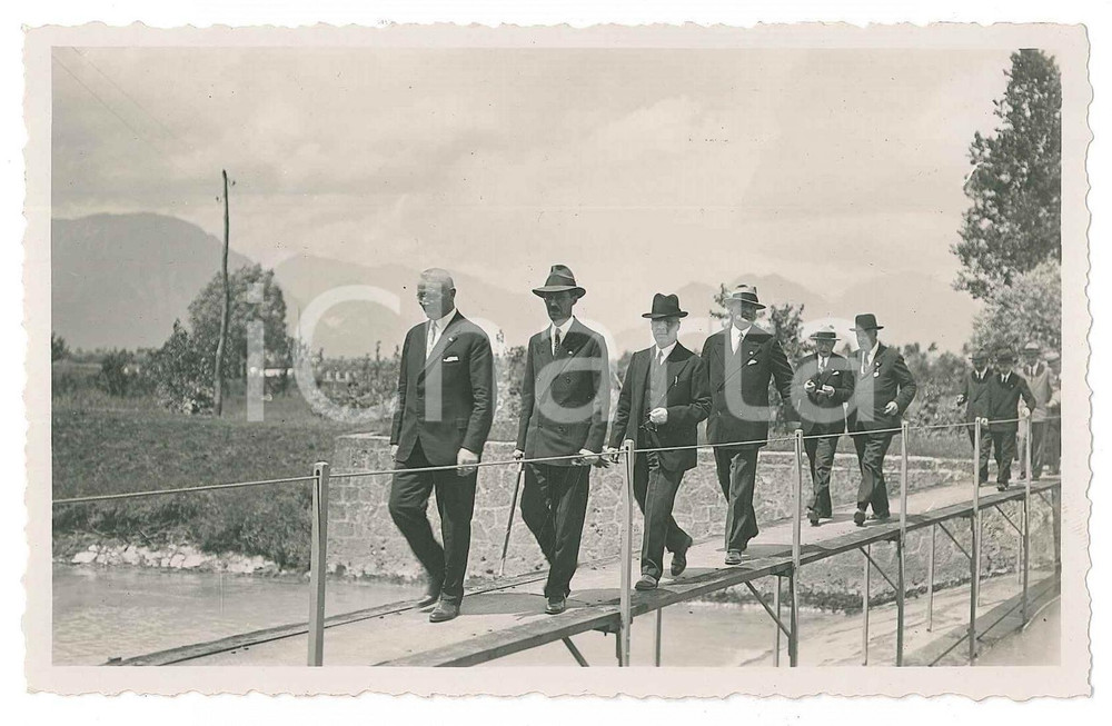 1925 ca UDINE Area delle Rogge - Autorità in visita (2) Foto 14x9 cm Fotografia d'epoca, in formato cartolina postale. GOOD/buono  Formato: 14x9 cm originale e autentica 1