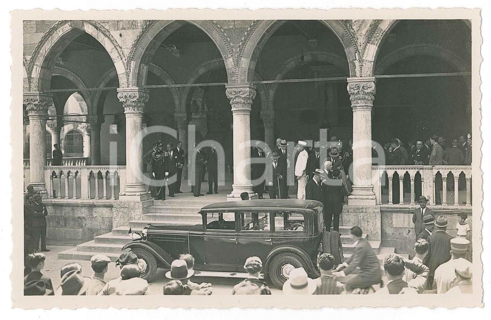 1925 ca UDINE Loggia del Lionello - Cerimonia - Arrivo autorità - Foto Fotografia d'epoca, in formato cartolina postale. GOOD/buono  Formato: 14x9 cm originale e autentica 1