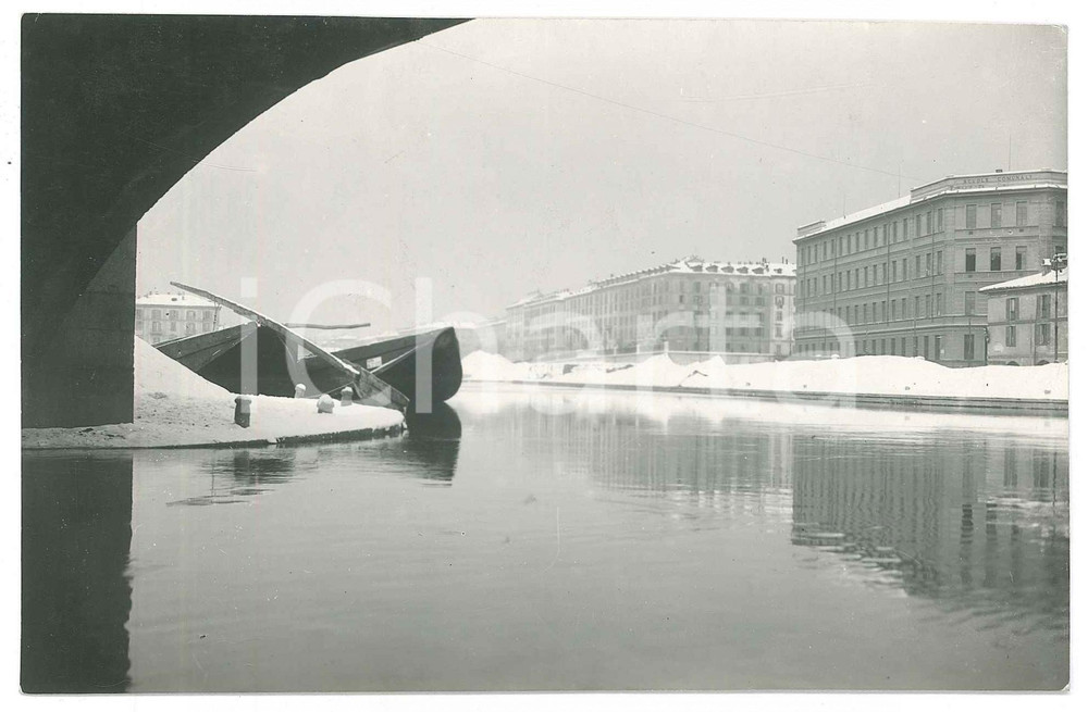 1940 ca MILANO - NAVIGLI Darsena sotto la neve - Fotografia 16x10 cm  Fotografia d'epoca di piccolo formato. FAIR/discreto  Formato: 16x10 cm originale e autentica 1