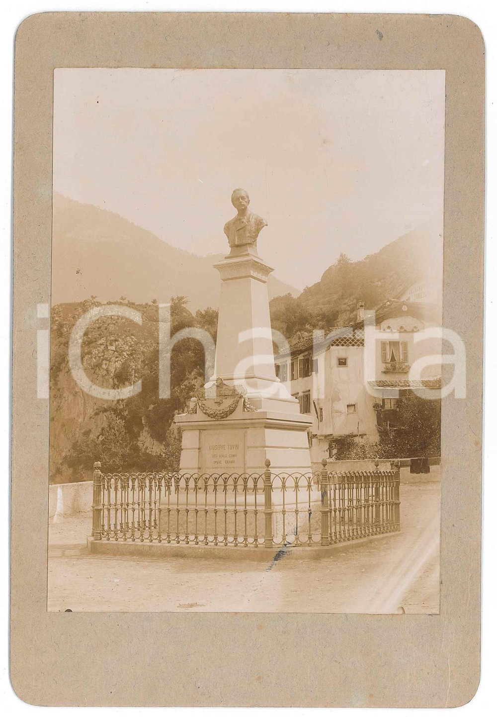 1900 ca CIVIDATE CAMUNO (BS) Monumento a Giuseppe TOVINI - Foto 13x19 cm  Fotografia originale d'epoca, montata su cartoncino rigido. GOOD/buono  Formato: 13x19 cm originale e autentica 1