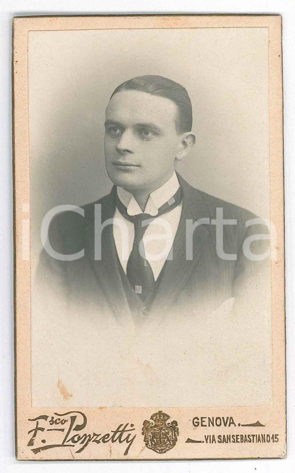 1880 ca. GENOVA - Ritratto maschile - Foto FRANCESCO PONZETTI CDV  Fotografia d'epoca, su cartoncino rigido.FOTOGRAFO: Francesco PonzettiGenova- via San Sebastiano 15  FAIR/discreto Lievi abrasioni e smussature angolari Formato: 6 x 10 cm originale e autentica 1