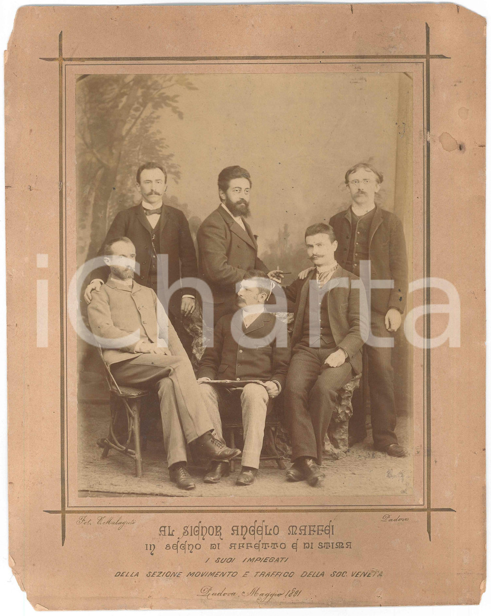 1891 PADOVA - SOCIETA' VENETA - Impiegati Sezione Movimento *Foto DANNEGGIATA  Fotografia originale, montata su cartoncino rigido, con dedica a stampa ad Angelo Maffei.FOTOGRAFO: V. Malaguti - Padova POOR/danneggiato mancanze agli angoli Formato: 25x32 cm originale e autentica 1