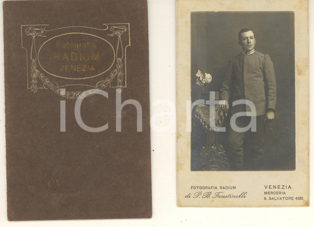 1900 ca VENEZIA Ritratto di ufficiale 11° Regg. Fanteria - Foto FAUSTINELLI CDV  Fotografia d'epoca, montata su cartoncino rigido, con custodia in cartoncino morbido e titoli dorati. GOOD/buono la custodia reca residui di carta interni dovuti al distacco della fotografia Formato: 6x10 cm originale e autentica 1