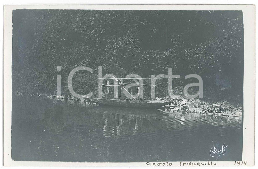 Fotografia d epoca originale 1915 ca LAGO DI COMO Bambini gioca con batell ormeggiato  Fotografia 1