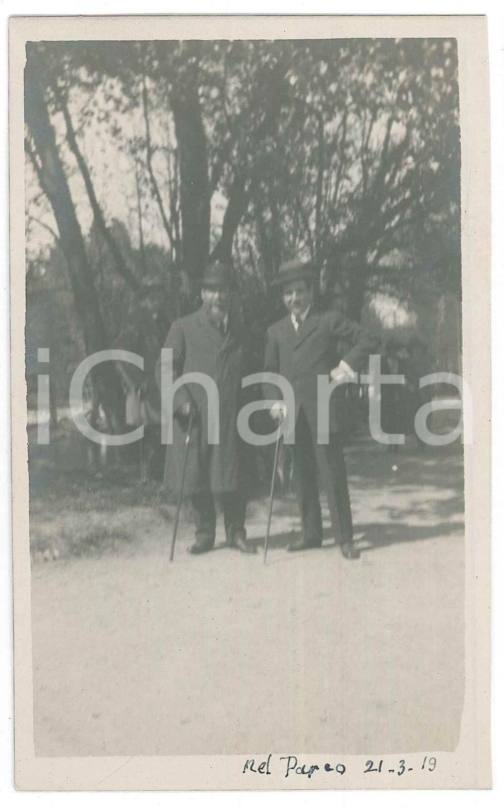 Fotografia d epoca originale 1919 MILANO Parco Sempione ? Ritratto di due uomini  Foto Raffaele PEDRETTI 1
