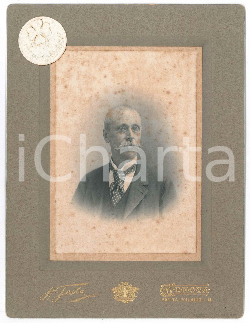 1900 ca GENOVA Ritratto di uomo con cravatta a righe - Foto Achille TESTA 17x23  Fotografia d'epoca, montata su cartoncino rigido.FOTOGRAFO: Achille Testa - Genova, Salita Pollaiuoli 13 POOR/danneggiato fioriture Formato: 17x23 cm originale e autentica 1
