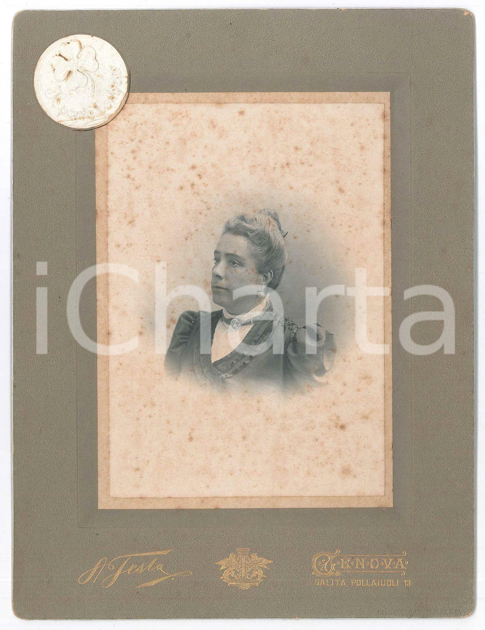 1900 ca GENOVA Ritratto di donna - Foto Achille TESTA 17x23 cm  Fotografia d'epoca, montata su cartoncino rigido.FOTOGRAFO: Achille Testa - Genova, Salita Pollaiuoli 13 FAIR/discreto fioriture Formato: 17x23 cm originale e autentica 1