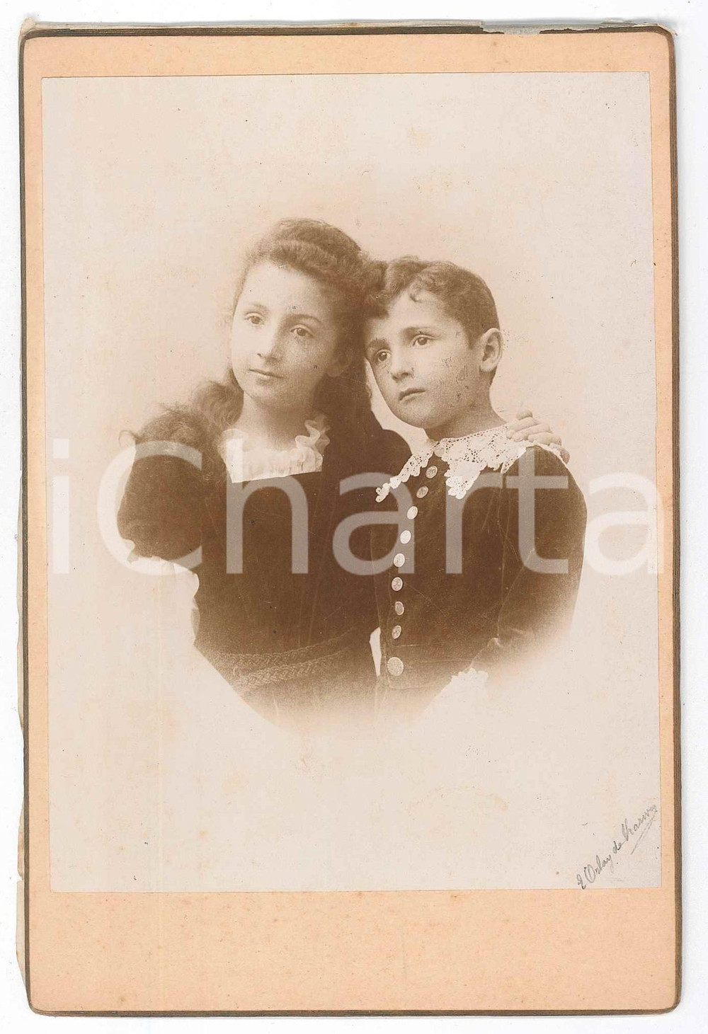 Fotografia d epoca originale 1890 ca MILANO Ritratto di due fratelli in abiti di velluto Foto ORLAY DE KARWA 1