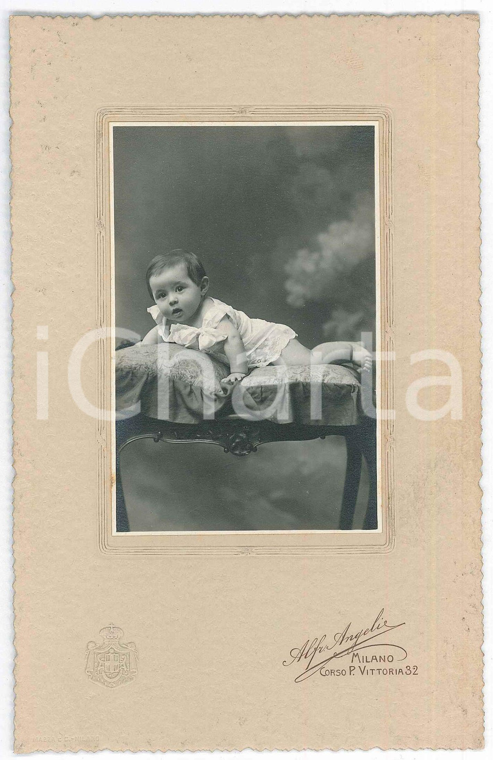 1910 ca MILANO Ritratto di Anna Maria GALLI bambina *Foto Alfredo ANGELI 11x18 Fotografia originale d'epoca, montata su cartoncino rigido.FOTOGRAFIA: Alfredo Angeli - Corso P. Vittoria 32 GOOD/buono  Formato: 11x18 cm originale e autentica 1
