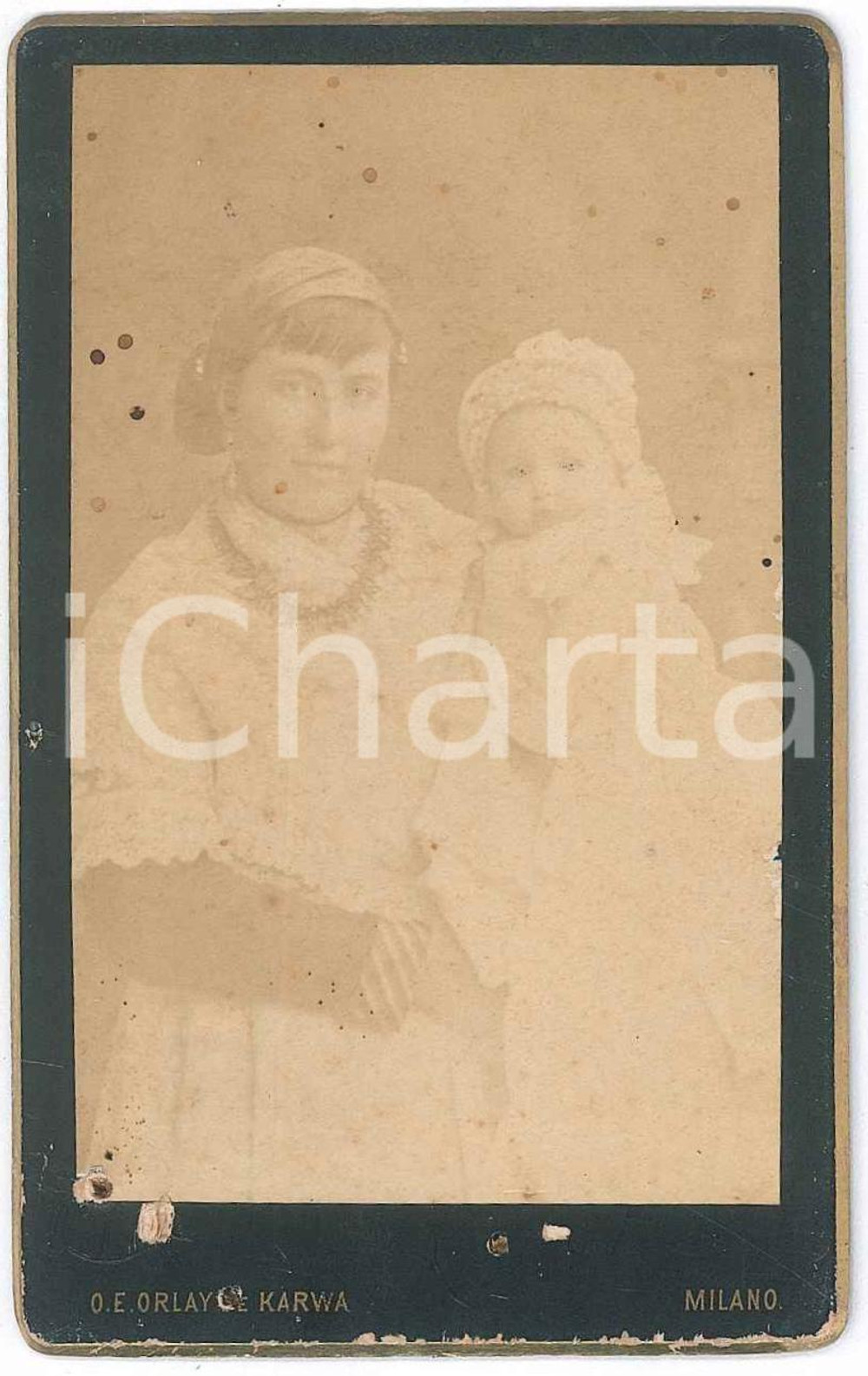 1880 ca MILANO Ritratto di bambino con la balia - Foto ORLAY DE KARWA CDV Fotografia d'epoca, su cartoncino rigido. POOR/danneggiato fioriture e piccoli fori di affissione Formato: 6x10 cm originale e autentica 1
