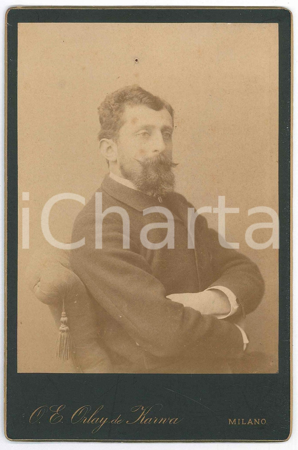 1880 ca MILANO Ritratto maschile seduto - Foto ORLAY DE KARWA 11x16 cm Fotografia d'epoca, su cartoncino rigido.FOTOGRAFO: Orlay de Karwa - Via Ges&ugrave; 14 GOOD/buono lievi fioriture Formato: 11x16 cm originale e autentica 1