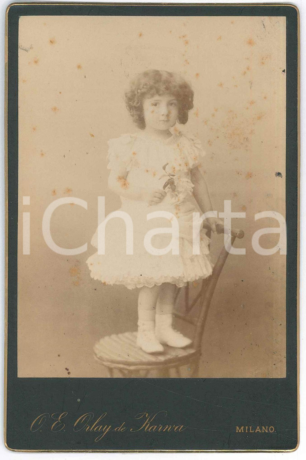 Fotografia d epoca originale 1880 ca MILANO Ritratto di bambina in piedi su una sedia  Foto ORLAY DE KARWA 1