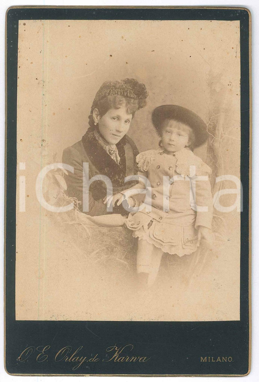 1880 ca MILANO Ritratto di madre con la figlia - Foto ORLAY DE KARWA 11x16 cm Fotografia d'epoca, su cartoncino rigido. GOOD/buono lievi fioriture Formato: 11x16 cm originale e autentica 1