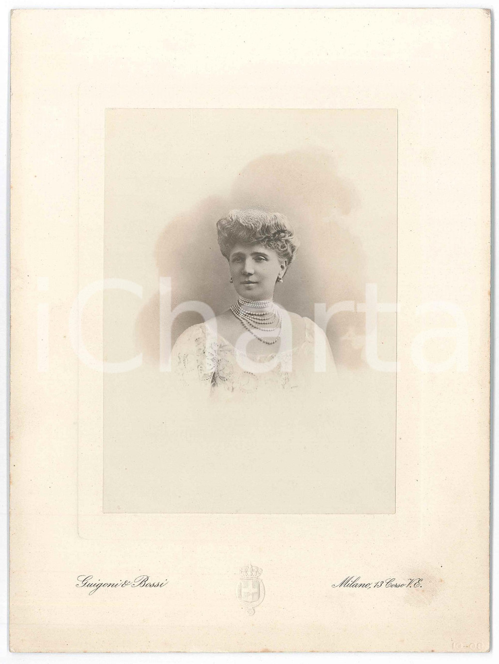 1908 FIRENZE Nobildonna con collana di perle - Ritratto *Foto GUIGONI & BOSSI Fotografia d'epoca, montata su cartoncino rigido.Velina protettiva, quasi completamente asportata. GOOD/buono  Formato: 16x22 cm originale e autentica 1
