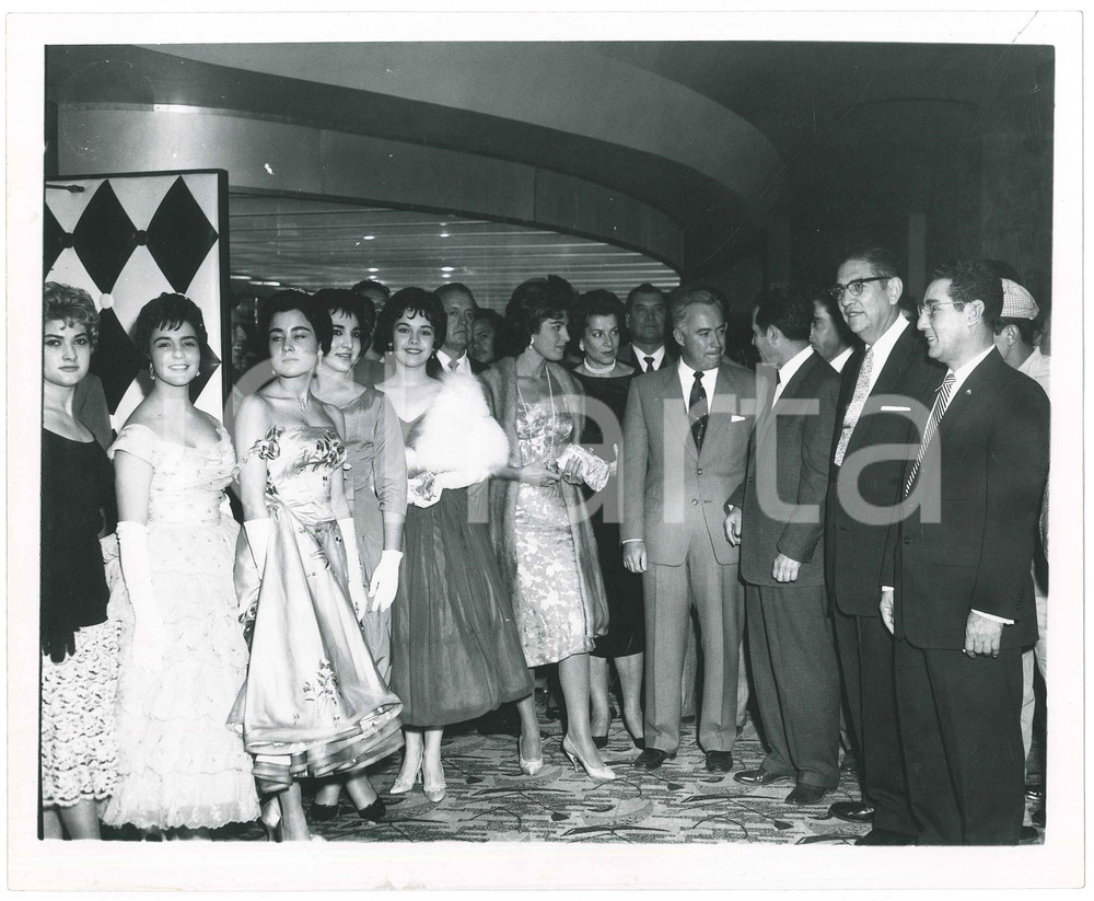 1958 MEXICO CITY Silvana PAMPANINI al Festival del Cinema - Foto 25x20 cm (10)  Fotografia d'epoca. FAIR/discreto Lievi smussature agli angoli Formato: 25x20 originale e autentica 1