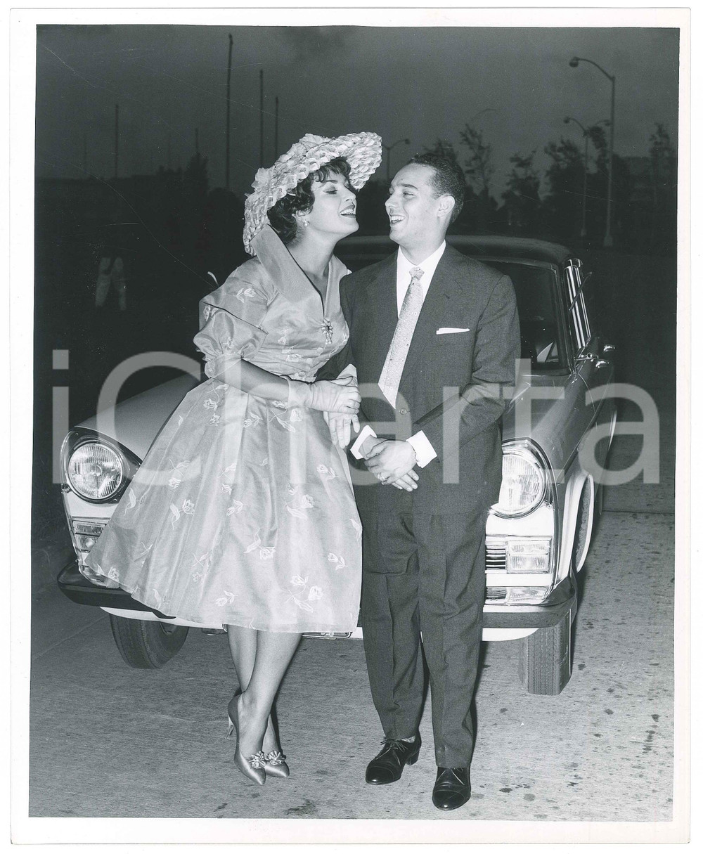 1959 MEXICO Silvana PAMPANINI posa con FIAT 1800 Foto 25x20 cm (26)  Fotografia d'epoca. GOOD/buono  Formato: 20x25  originale e autentica 1