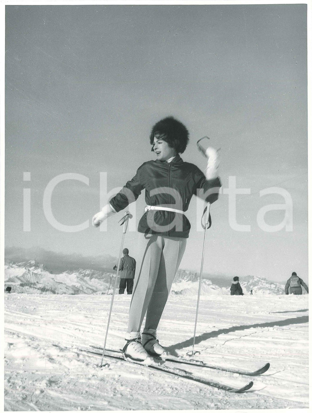 1960 ca DAVOS - SVIZZERA Silvana PAMPANINI sugli sci - Foto 17x23 cm  Fotografia d'epoca. FAIR/discreto Lievi smussature agli angoli Formato: 17x23 originale e autentica 1