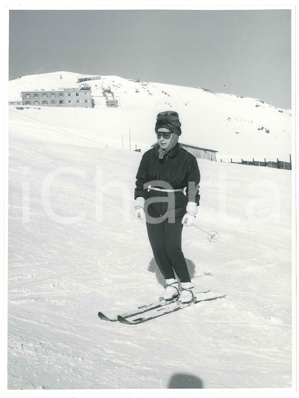 1960 ca DAVOS - SVIZZERA Silvana PAMPANINI sugli sci - Foto 17x23 cm (2)  Fotografia d'epoca. FAIR/discreto Lievi smussature agli angoli Formato: 17x23 originale e autentica 1