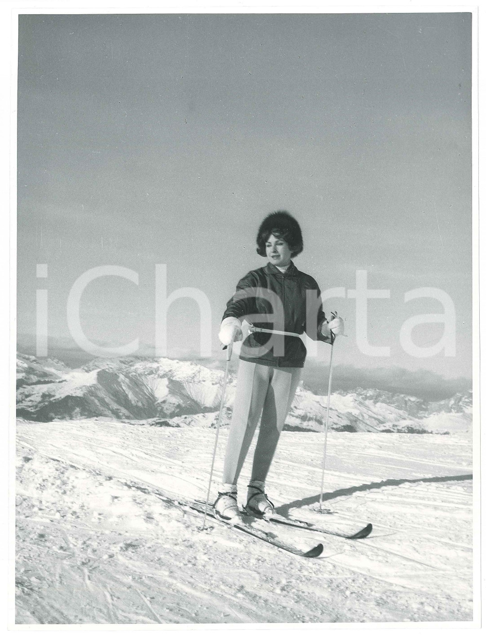 1960 ca DAVOS - SVIZZERA Silvana PAMPANINI sugli sci - Foto 17x23 cm (3)  Fotografia d'epoca. FAIR/discreto Lievi smussature agli angoli Formato: 17x23 originale e autentica 1