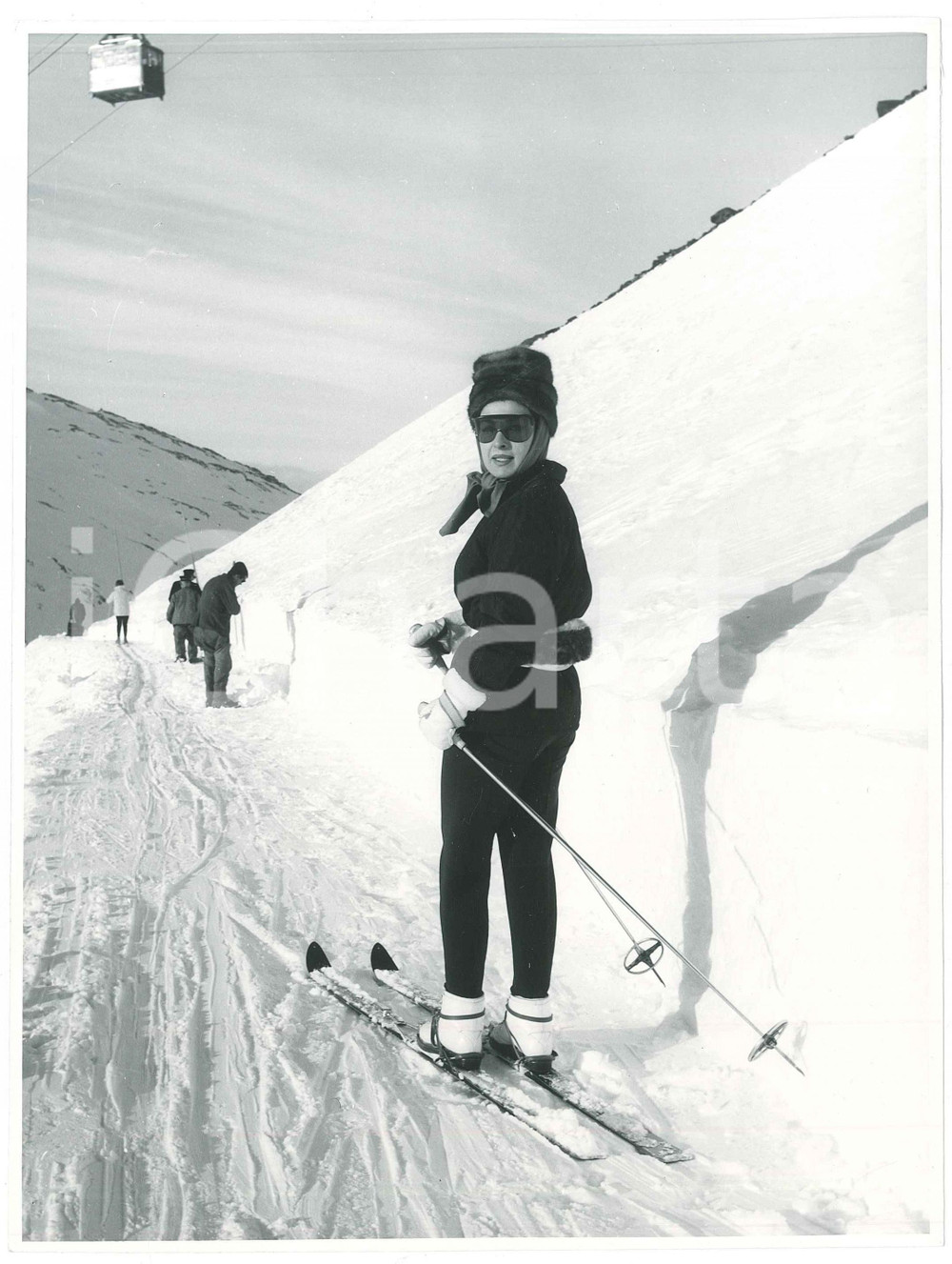 1960 ca DAVOS - SVIZZERA Silvana PAMPANINI sugli sci - Foto 17x23 cm (4)  Fotografia d'epoca. FAIR/discreto Lievi smussature agli angoli Formato: 17x23 originale e autentica 1